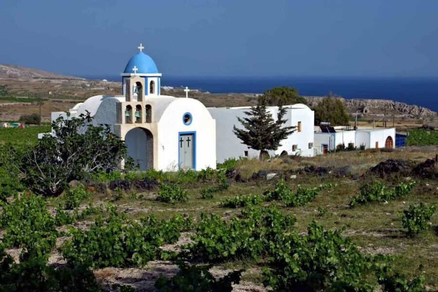 Santorini: Mesa Gonia, Pyrgos and Oia Tour - Guide Language (English or German): What to Expect in Real Life