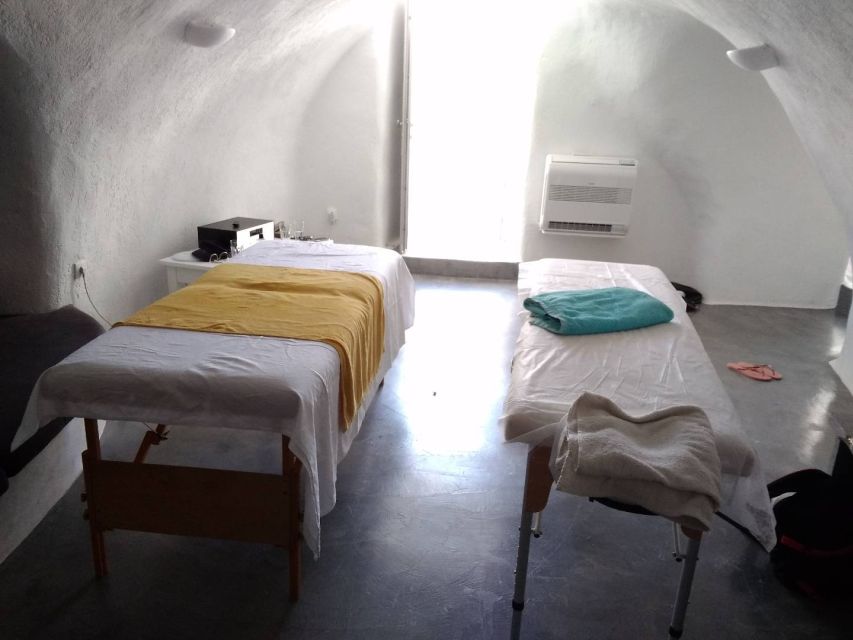 Santorini: Mobile Couples Massage at Your Private Villa - What the shared couples format feels like