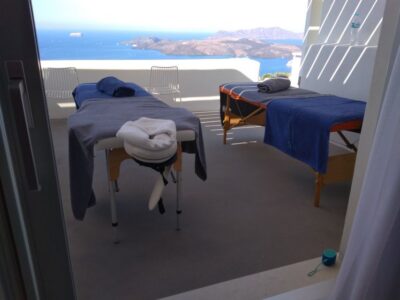 Santorini: Mobile Couples Massage at Your Private Villa - The first 10 minutes: consultation and setup