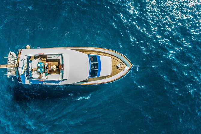 Santorini: Motor Yacht Day Cruise with 5-Course Lunch - Santorini Volcano and the 30-minute swim