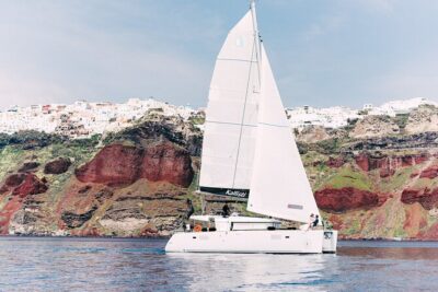 Santorini Oia: Caldera Classic Day Cruise with Snacks & Drinks - Leaving Ammoudi Bay beneath Oia