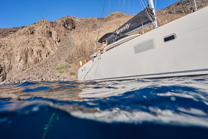 Santorini Oia: Caldera Luxury Day Cruise with BBQ & Drinks - Boat comfort, snorkeling gear, and why the small-group size matters