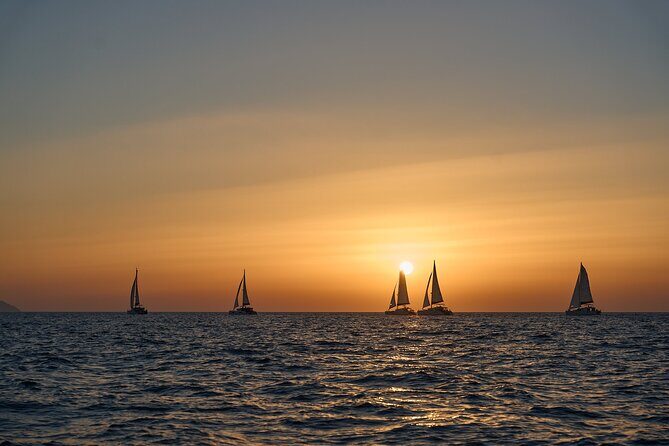 Santorini Oia: Luxury Sunset Cruise with Fresh Fish BBQ & Drinks - Getting to the boat: meeting point and how the day starts