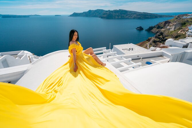 Santorini Oia: Private Flying Dress Photoshoot - Starting at the Oia bus stop