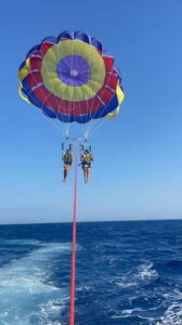 Santorini: Parasailing ExperiencePerissa,Perivolos,St.George - From voucher exchange to harness check: how the 10-minute experience moves