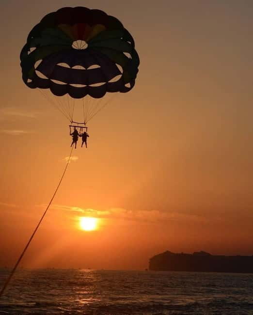 Santorini: Parasailing ExperiencePerissa,Perivolos,St.George - What to pack and how to handle last-minute weather changes