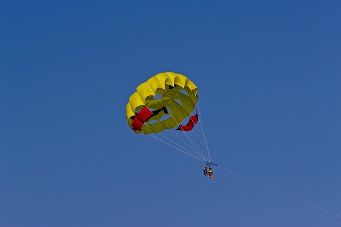 Santorini: Parasailing Flight Experience at Black Beach - The photo option and what it adds