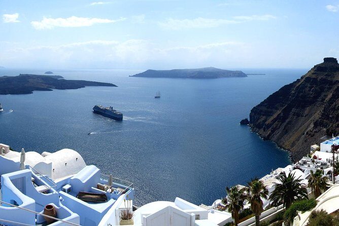 Santorini Photo Safari Top Places - The stop-by-stop route: Red Beach to Oia Main Street