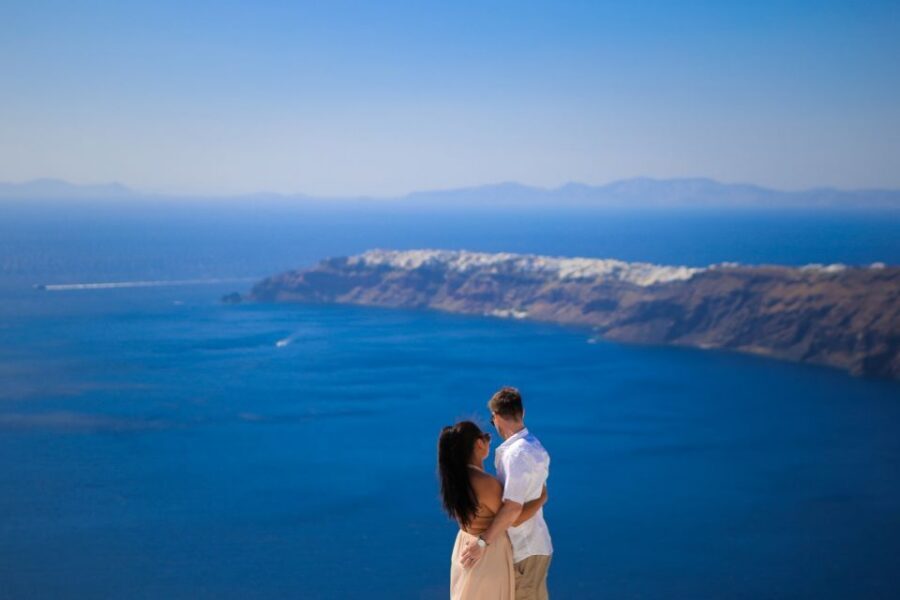 Santorini: Photo Shoot with a Private Vacation Photographer - What to Bring (So the Shoot Doesn’t Get Cut Short)