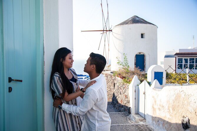 Santorini Photoshoot Oia - Private means calm: the difference between posing and performing