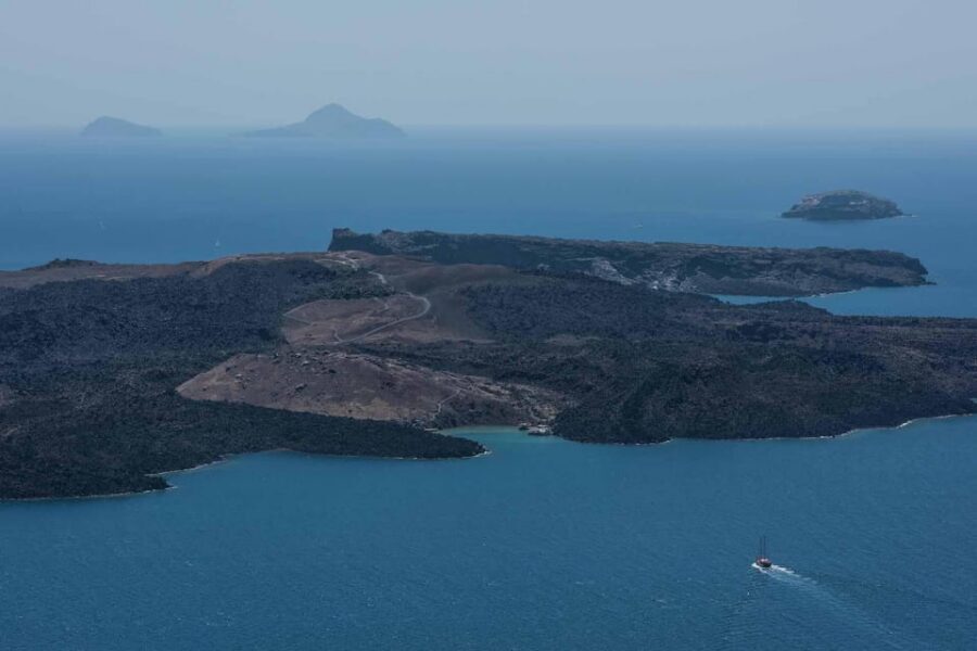 Santorini Port: 3 Hour Cruise to Volcano and Hot Springs - Boat comfort and the onboard reality: crowded in summer, organized in motion