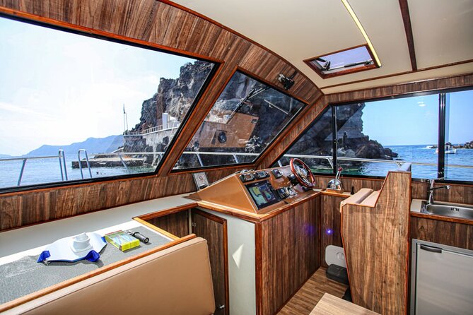 Santorini Private Cruise Sightseeing Tour with BBQ and Drinks - The style of Captain Makis and Elias