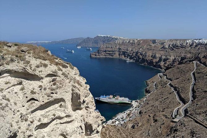 Santorini Private Custom Tour 6 - Hours - Megalochori: Traditional Village Atmosphere in the Middle of the Day