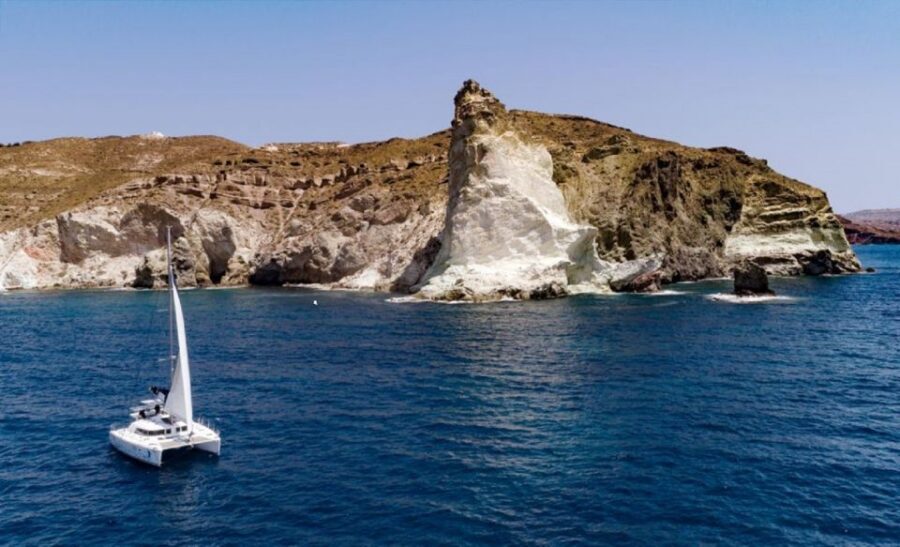 Santorini: Private Day Cruise with a BBQ meal and Open Bar - Vlychada to Ammoudi: the 5-hour Caldera route that actually flows