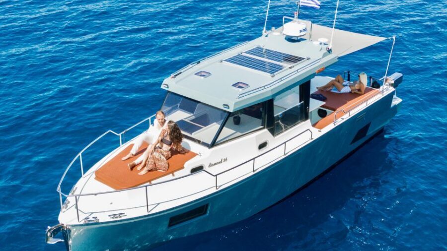 Santorini: Private Diamond 36 Motor Yacht Caldera Cruise - Entering the Santorini caldera from Ammoudi Bay
