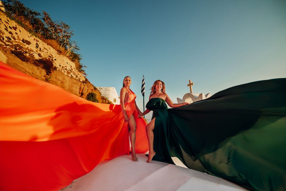 Santorini: Private Flying Dress Photoshoot Experience - Who will get the most from this shoot
