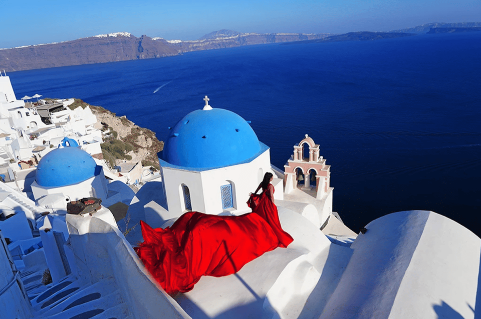 Santorini: Private Flying Dress Photoshoot with Pickup - The people who make the session work