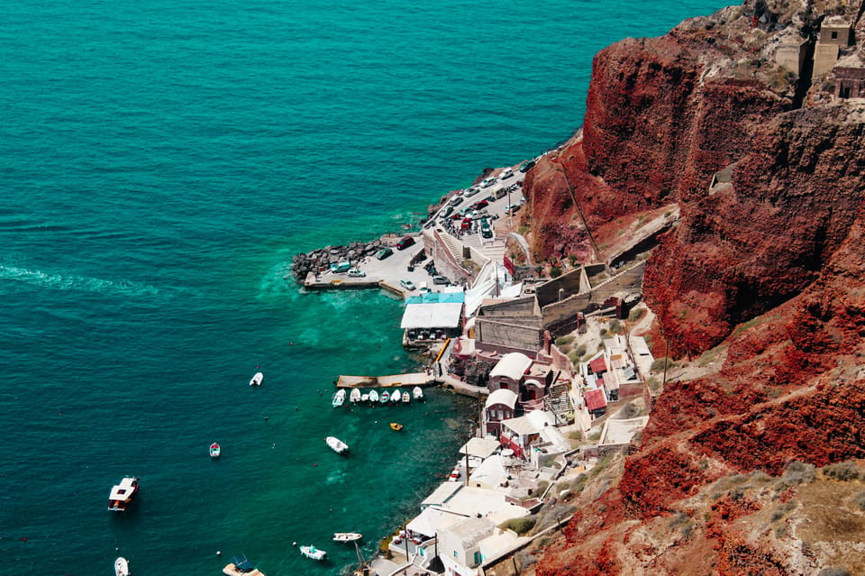 Santorini: Private Motorboat Cruise and Volcano Hike - A quieter cove and the return toward Ammoudi