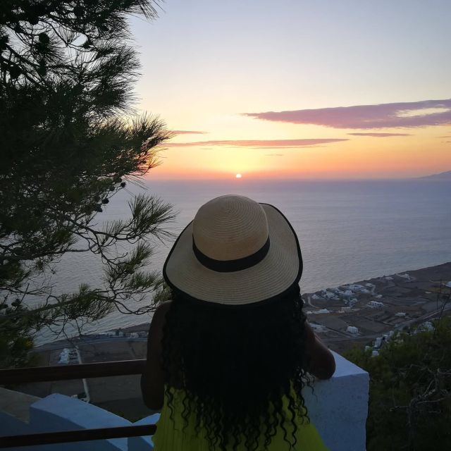 Santorini: Private Sunrise Tour with Breakfast and Oia Visit - Key points at a glance
