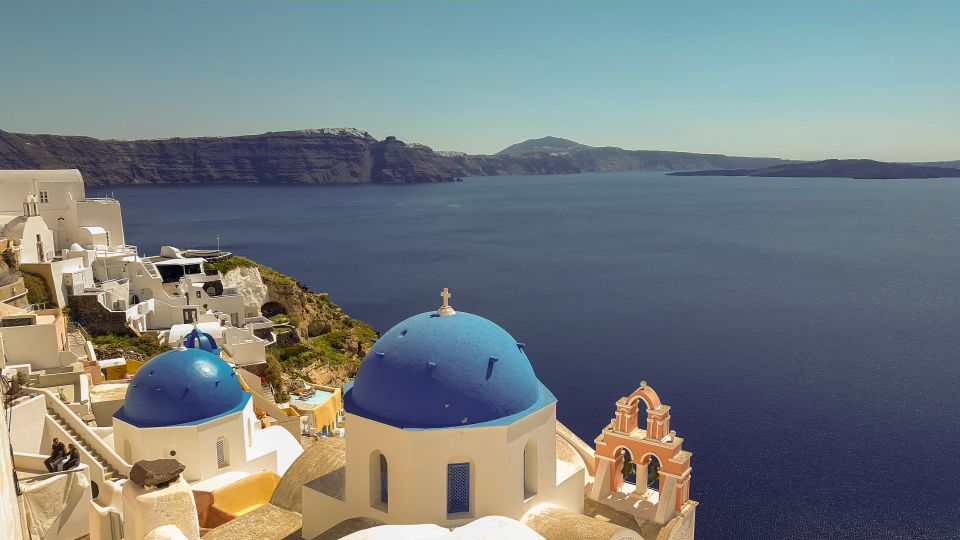Santorini: Private Sunrise Tour with Breakfast and Oia Visit - Private transport and the guide experience