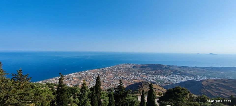 Santorini: Private Sunset Tour with Picnic & Transfer - Who should book this sunset outing?