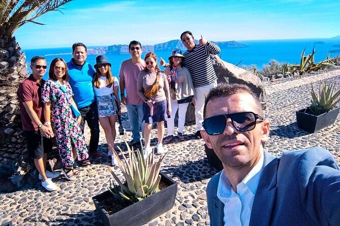 Santorini Private Tour Blue Domes - Oia: blue-domed streets, Kastro sunset area, and smart shopping time