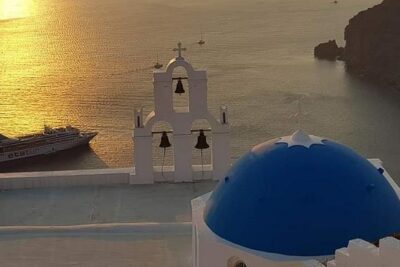 Santorini: Private Tour in the Picturesque Village of Oia - Walking the cliff-top lanes of Oia