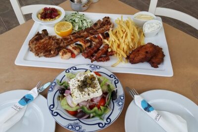 Santorini Private Tour With Food Experience - Oia’s lanes and caldera views