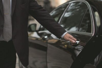 Santorini Private Transfer Service From or To Airport - The 10 to 40 minute ride across the island