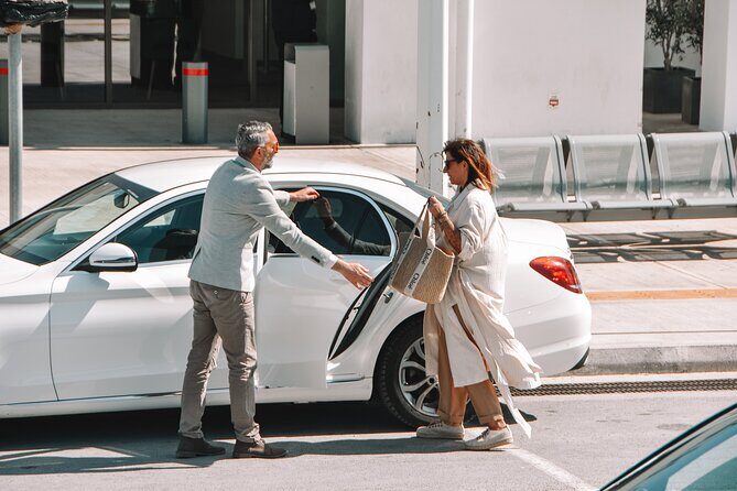 Santorini, Private Transfer with Luxury Airconditioned Vehicle - Santorini transfers feel small until you’re in the heat