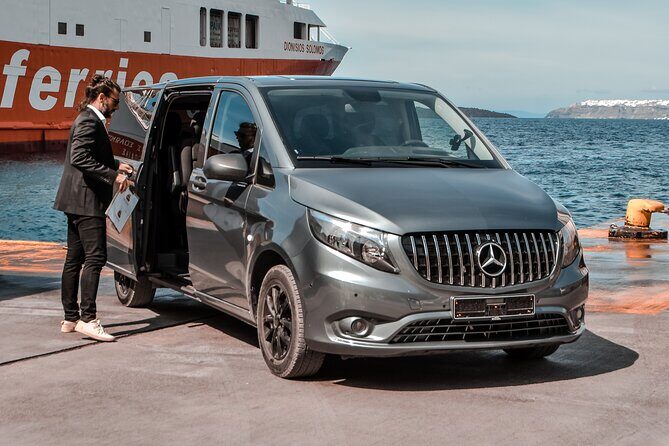 Santorini, Private Transfer with Luxury Airconditioned Vehicle - Communication quality: when drivers like Thanos make life easier