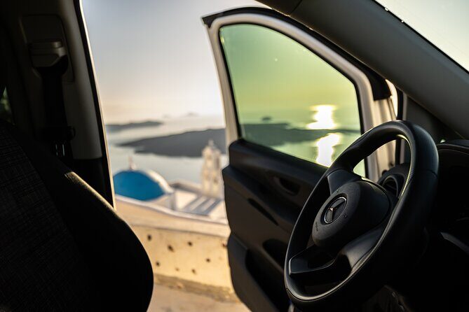 Santorini: Private Transfers To / From the Airport (JTR) - Waiting Time Without the Panic