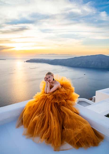 Santorini: Proffessional Flying Dress Photoshoot - One Hour Among Blue Domes and White Roofs