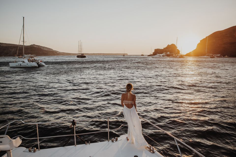 Santorini Proposal: A Luxury Photoshoot for Your Yes! Moment - Why this proposal works in Santorini