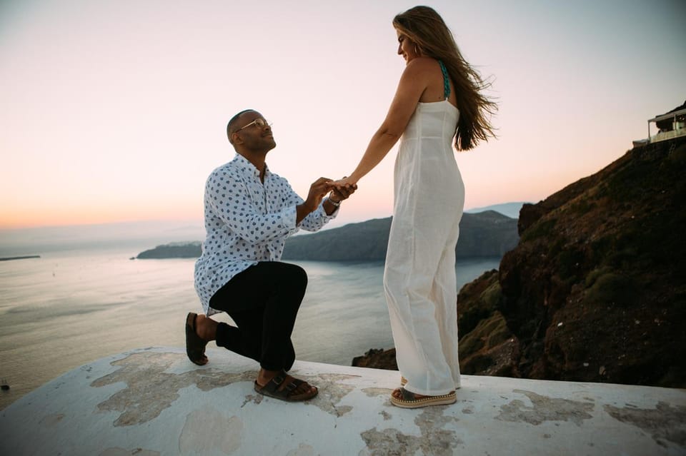 Santorini Proposal: A Luxury Photoshoot for Your Yes! Moment - What the strong feedback tells you