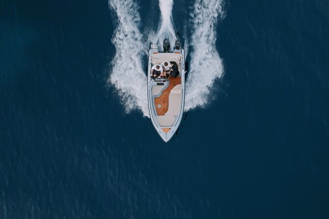 Santorini Rent a Boat - License free private cruise - Key points at a glance