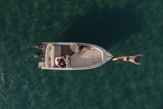 Santorini Rent a Boat - License free private cruise - Leaving Vlichada on a private boat
