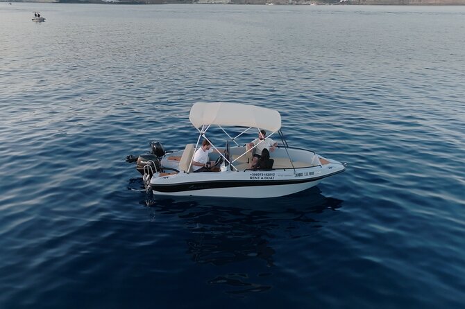 Santorini Rent a Boat - License free private cruise - Volcano views and nearby Greek islands