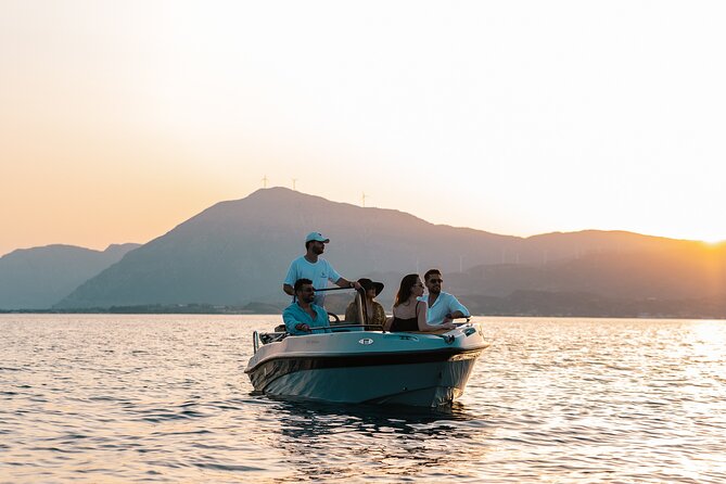 Santorini Rent a Boat - License free private cruise - Who will enjoy this Santorini boat rental