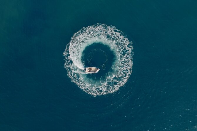 Santorini Rent a Boat - License free private cruise - Five hours with no group schedule