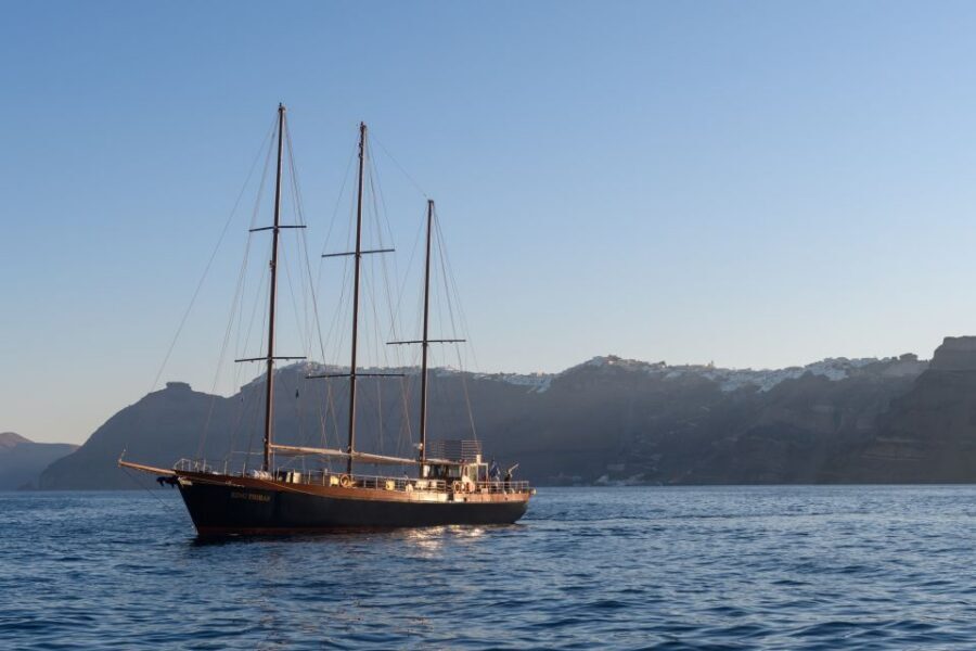 Santorini: Romantic Sunset Caldera Cruise with Dinner - Why this Athinios-to-Caldera route is a smart use of your evening