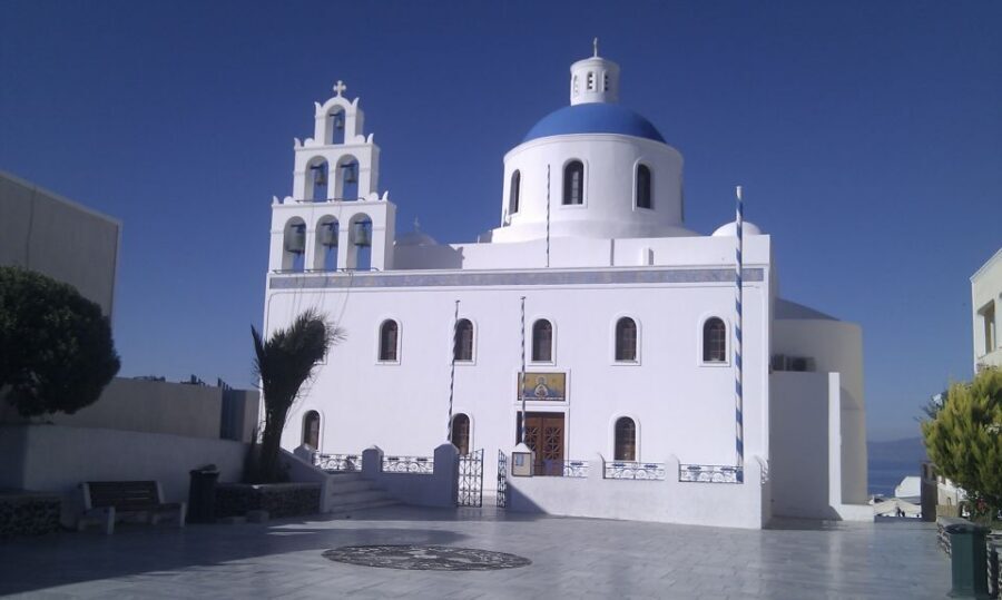 Santorini: Sightseeing Island Tour (Private) - Red Beach: volcanic rocks, quick photos, and a swim window
