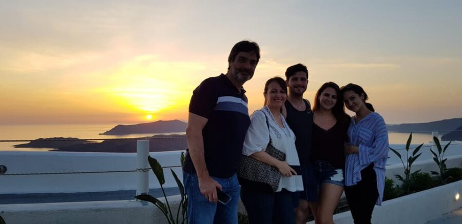 Santorini: Sightseeing Island Tour (Private) - Oia: an hour for views, stairs, and the classic moment