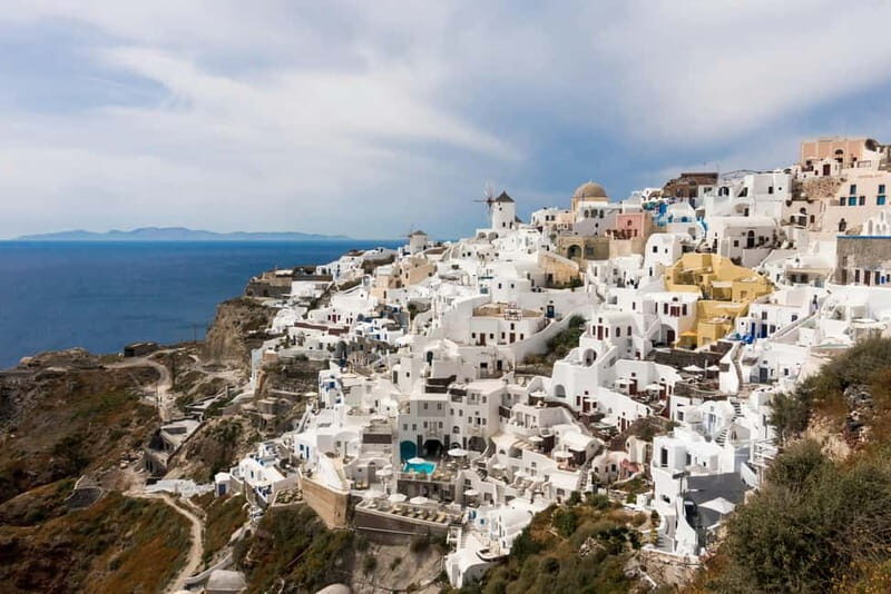 Santorini: Small Group Sightseeing Tour with a Local Guide - Oia Cliffs and Cycladic Streets: 70 Minutes That Actually Works