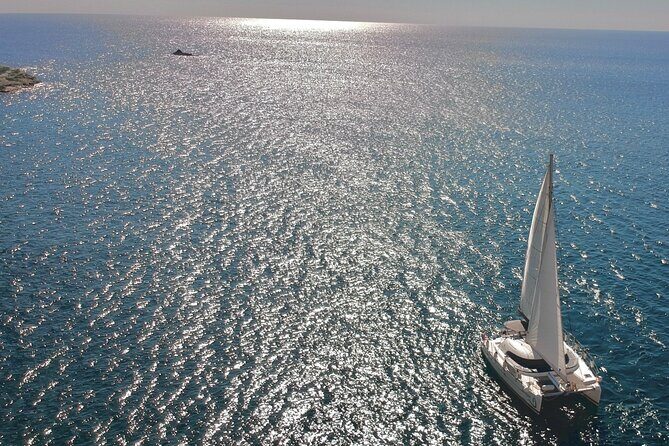 Santorini: Standard Small-Group Catamaran Cruise with Food/Drinks - Volcano caldera and Nea Kameni hot springs: what it’s like in real life