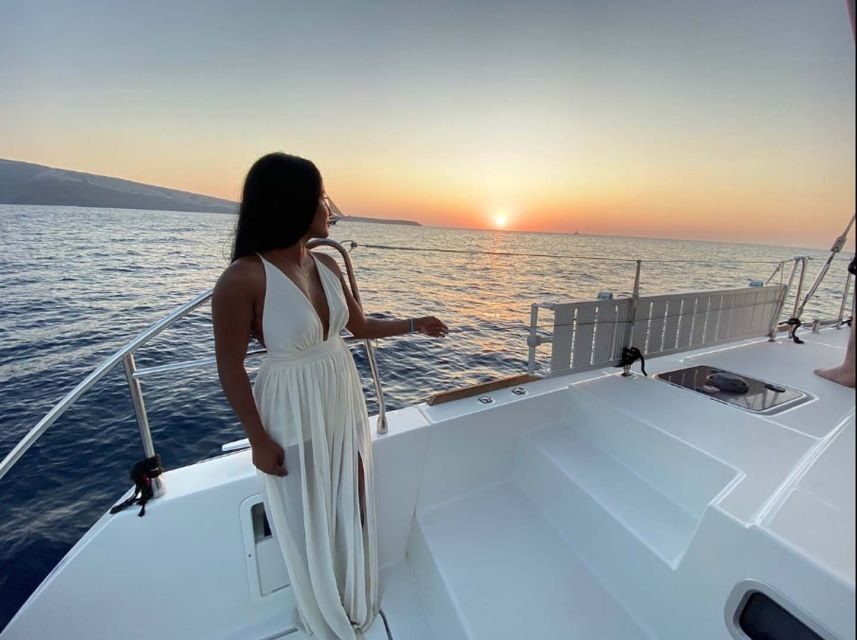 Santorini: Sunset Cruise with Greek Dinner and Transfer - Why This Sunset Cruise Works on Santorini