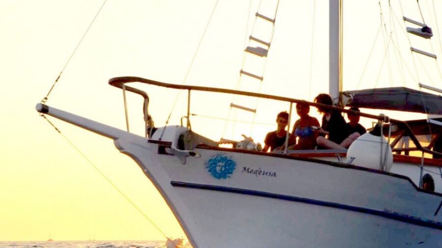 Santorini: Traditional Wooden Boat Tour with Meal and Wine - From Vlychada Port to Red and White Beaches: the day gets moving fast