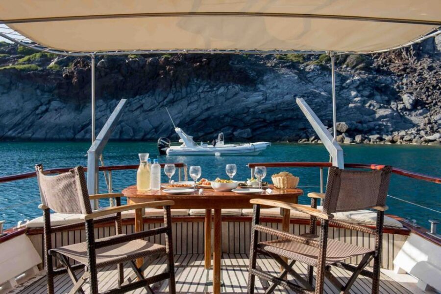 Santorini: Traditional Wooden Boat Tour with Meal and Wine - Greek lunch or dinner with local white wine: what’s actually included