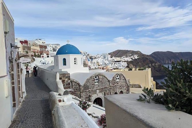 Santorini Unforgettable Experience Private Tour 6 - Hours - Firostefani and the Blue Domed Church