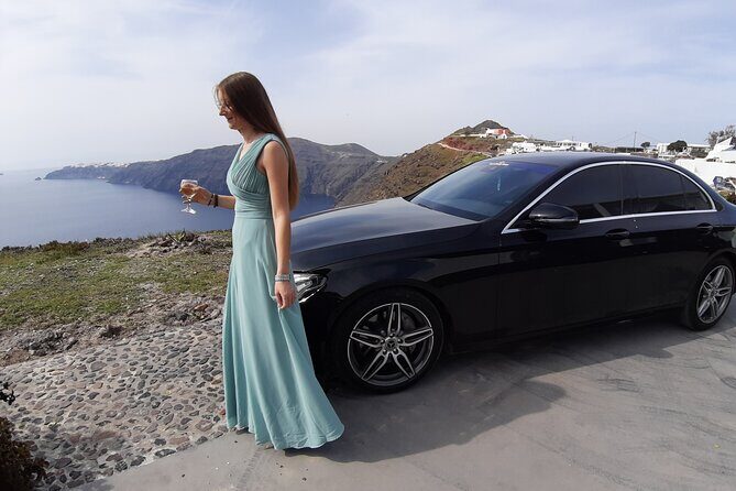 Santorini Unveiled. A Private Tour of Hidden Vistas and Wines - Oia’s caldera edge at golden-hour speed (Stop 1)